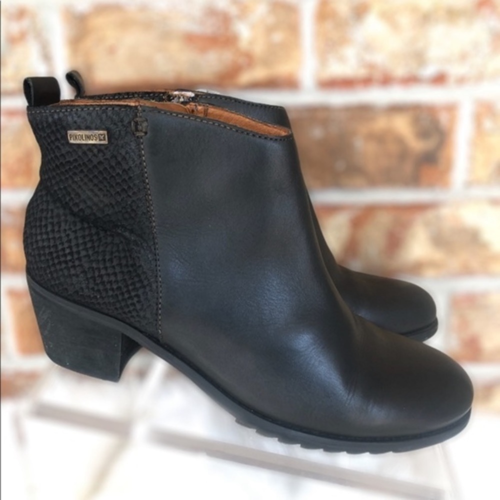 Pikolinos NEW Andorra black ankle bootie